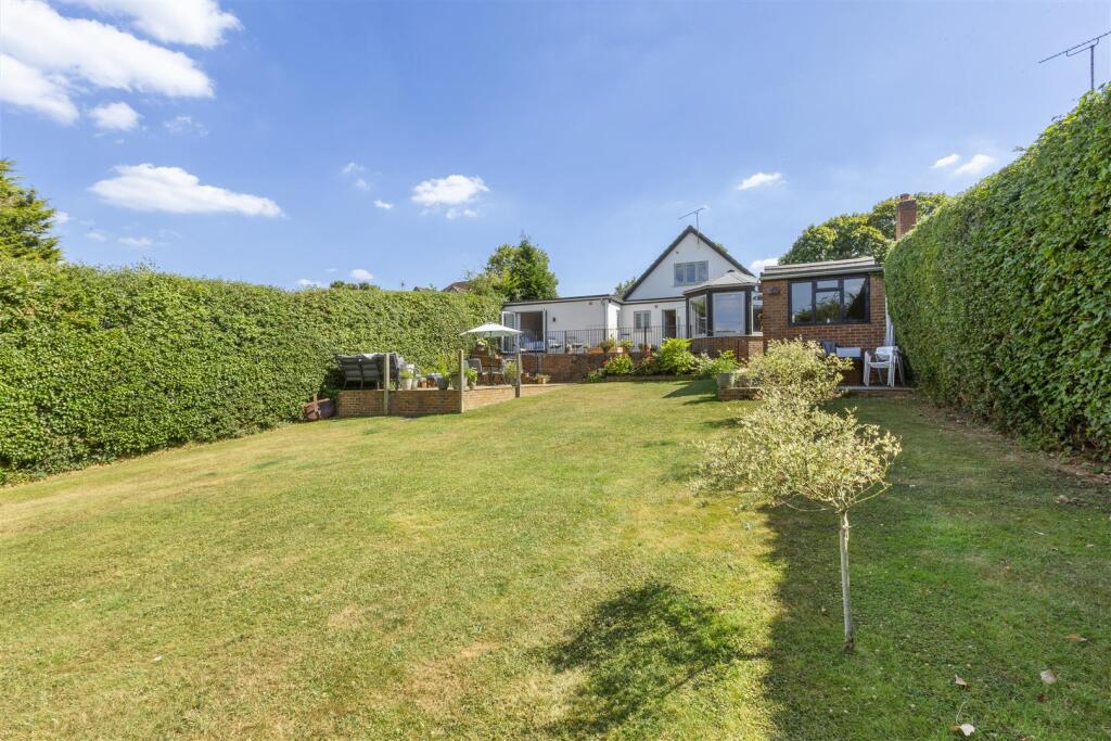42 Brimmers Hill, HP15 6NP-18.jpg