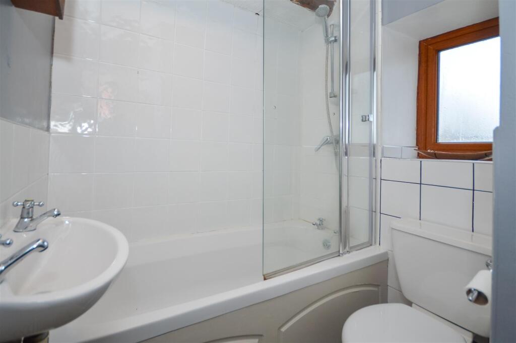 BATHROOM/W.C.