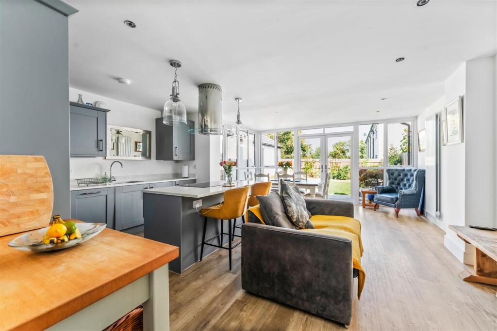 1.3 - kitchen diner family room.jpg