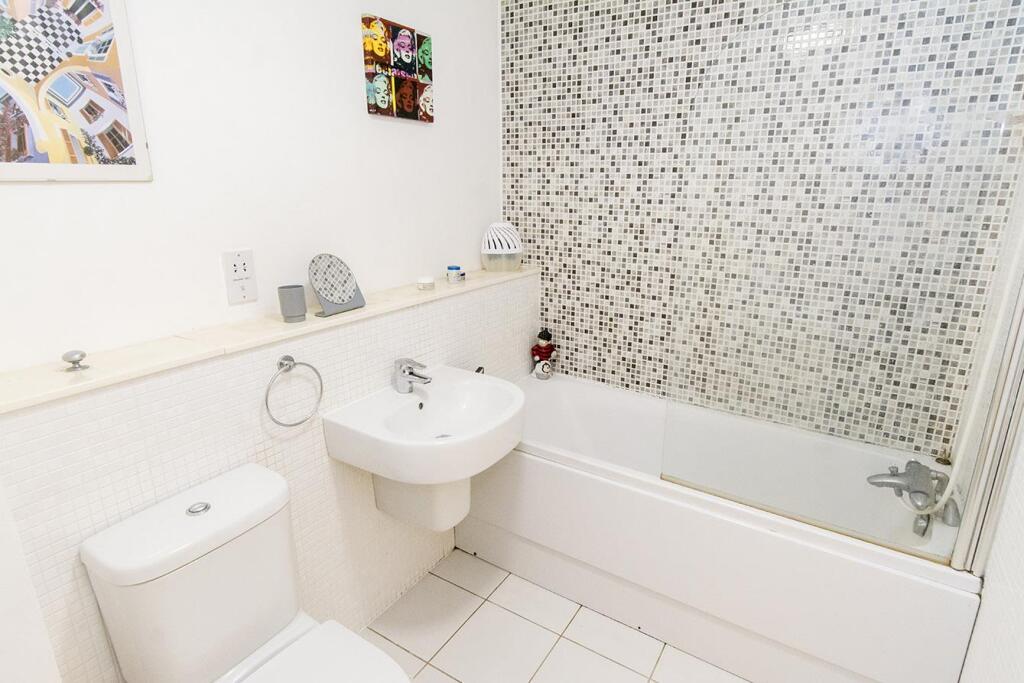 Jack &amp; Jill Bathroom