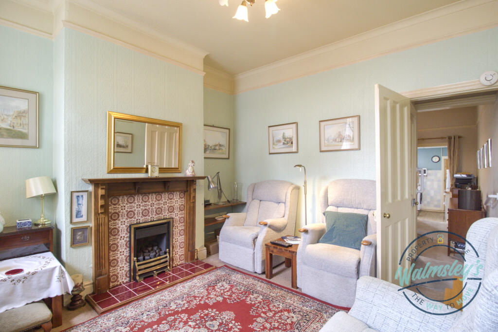 Sitting room to frontage