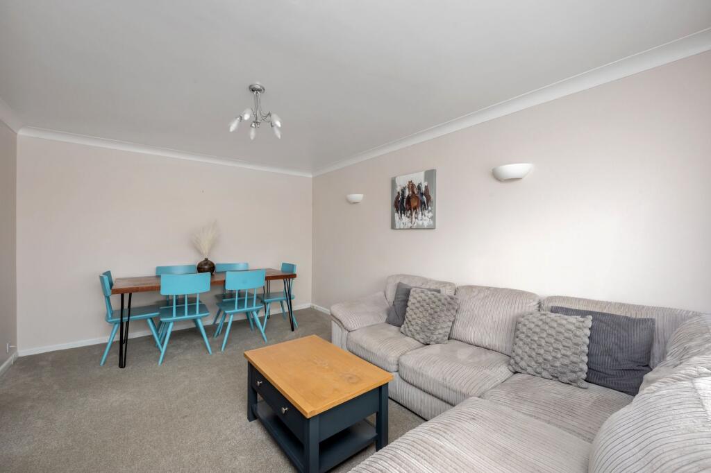 Lounge / Dining Room