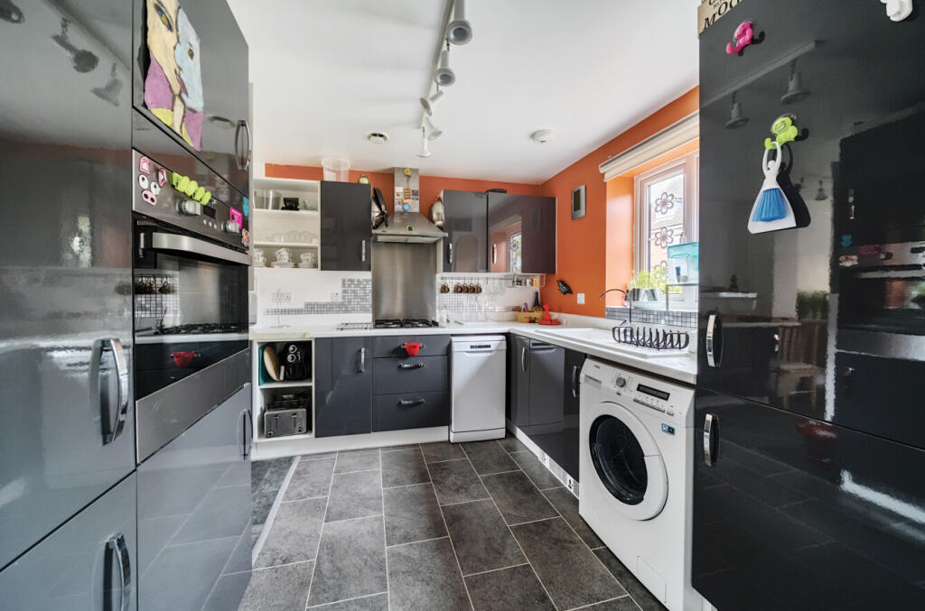 1334576-3-6890b7b...