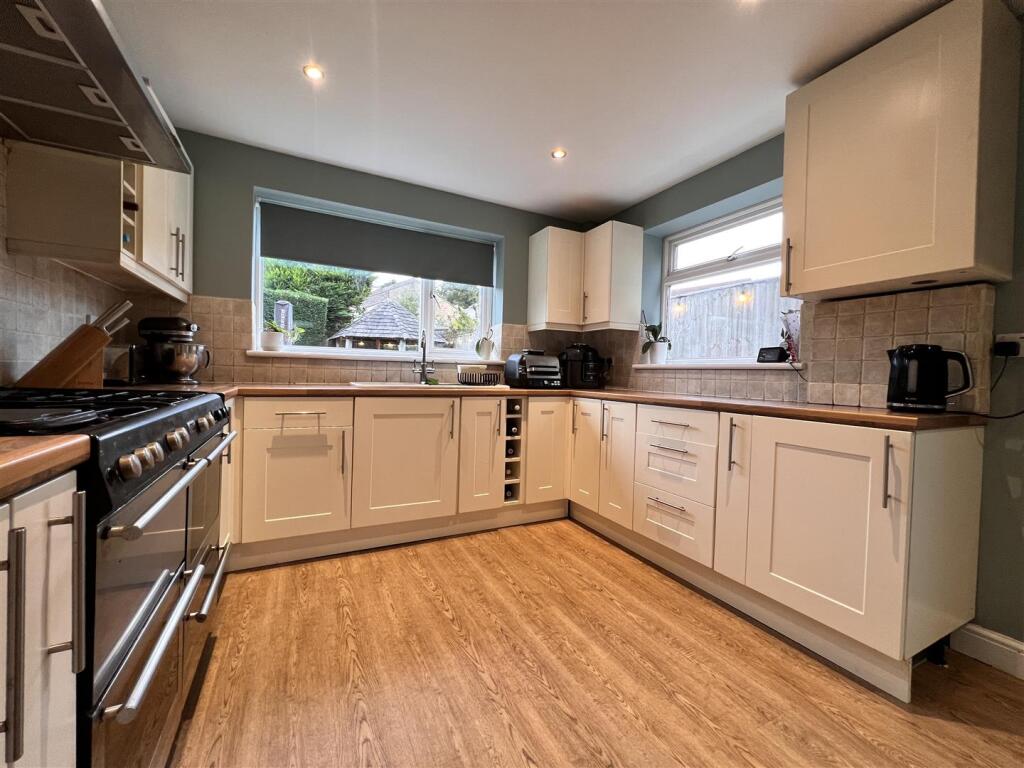 Kitchen: