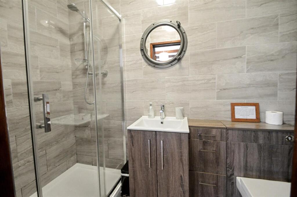 Bramble Cottage Bedroom 1 Ensuite