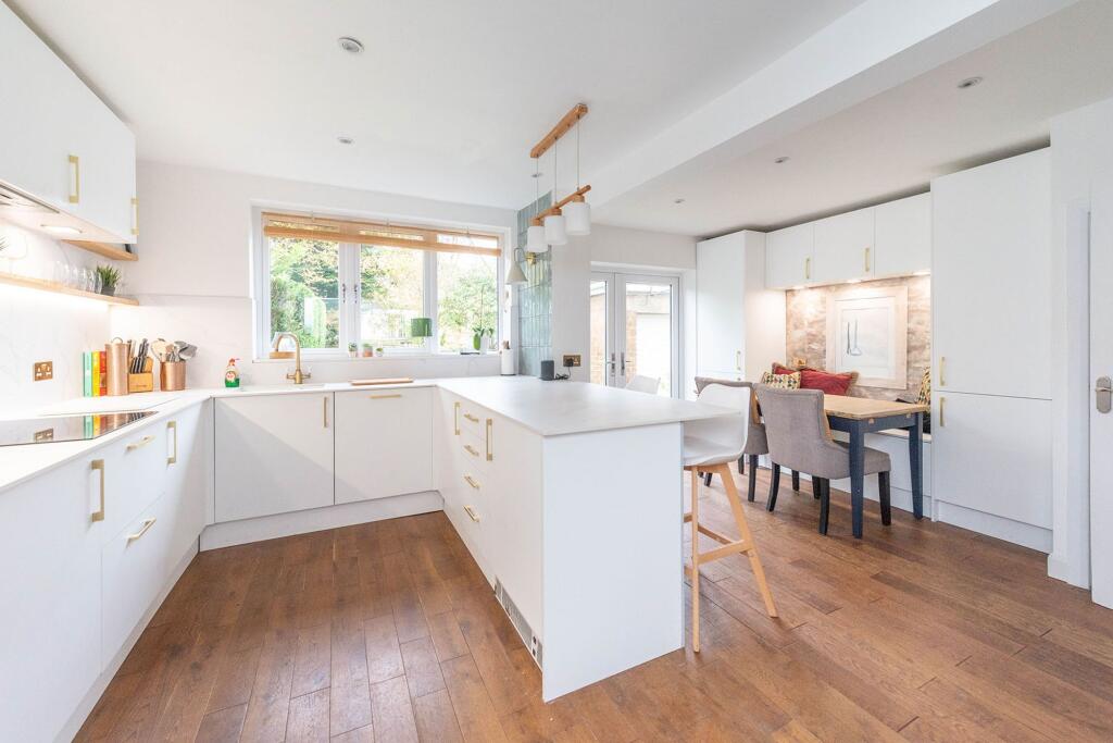 KITCHEN DINER AND LOUNGE