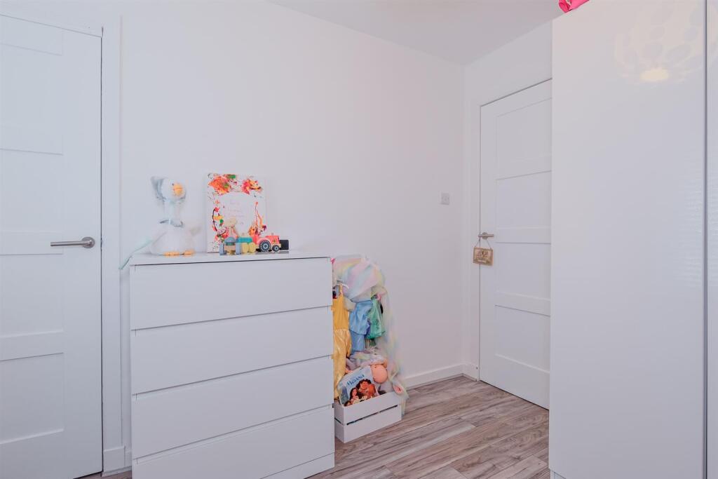 030-241 Dyfrig St, Shotts ML7 4BY.jpg