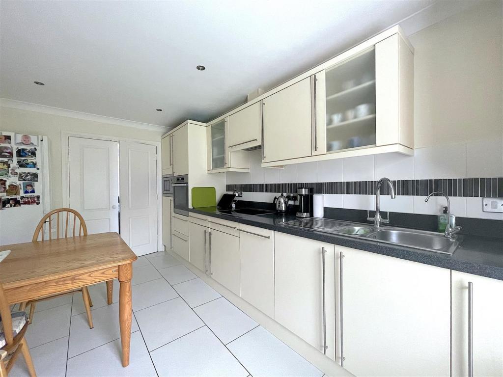 Kitchen (4).jpeg