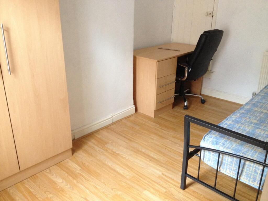 295 Tiverton road6.JPG