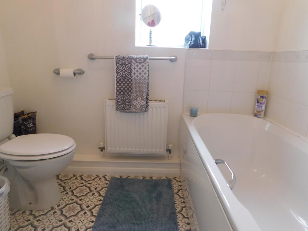 FAMILY BATHROOM