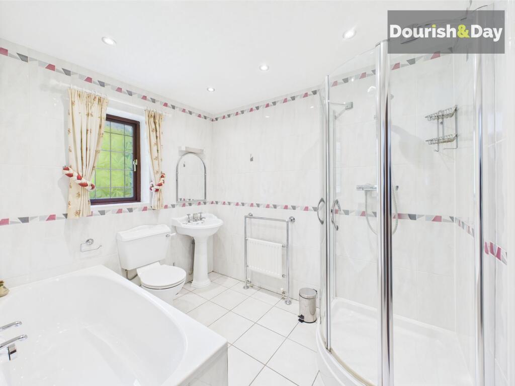 En-Suite Bathroom