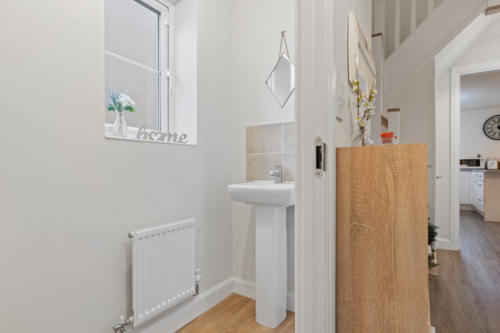 27 Riverside Lane, W
