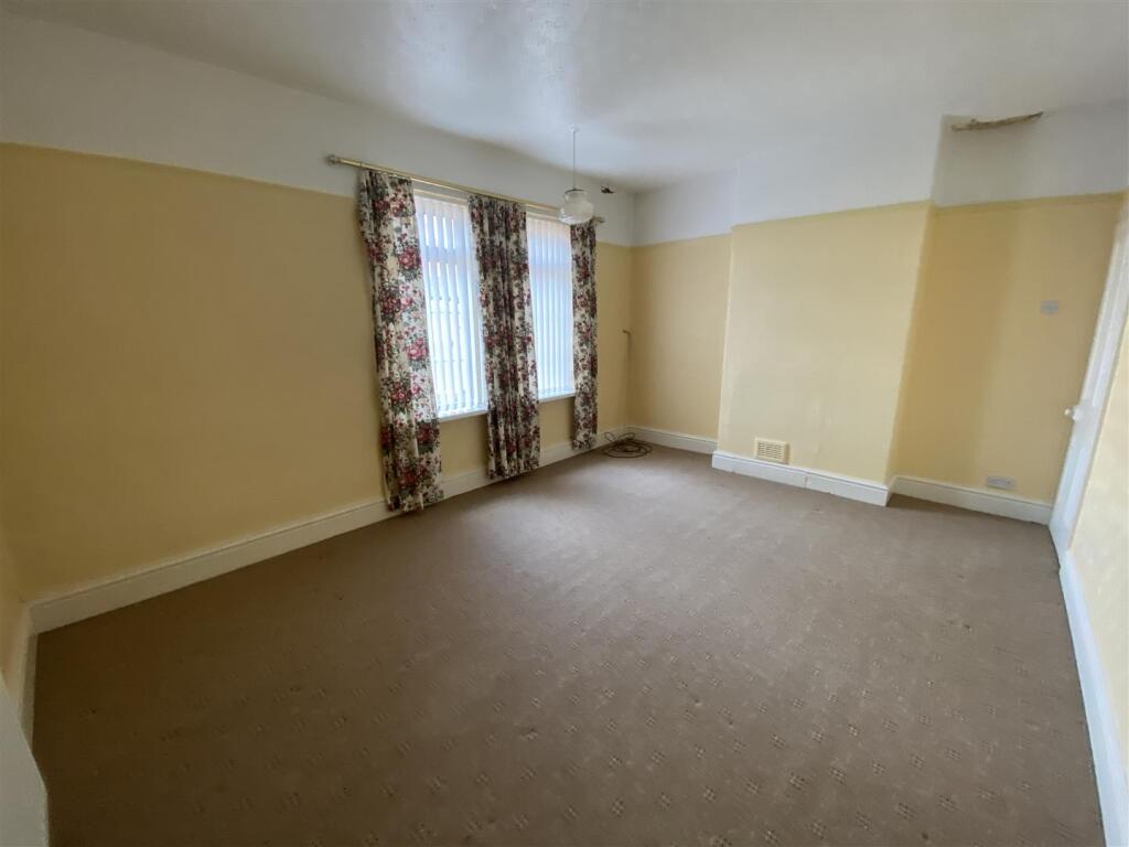 Bedroom no.1 front double: