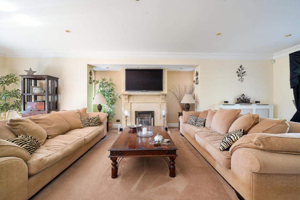 Living room 3