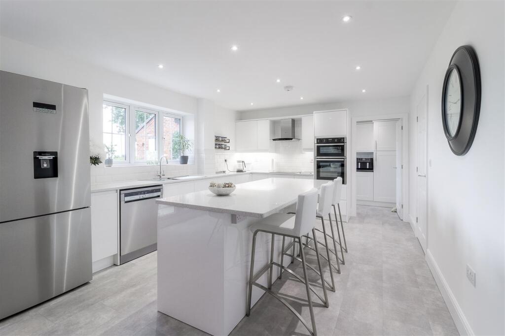 51 Boulters Lane, Wood End