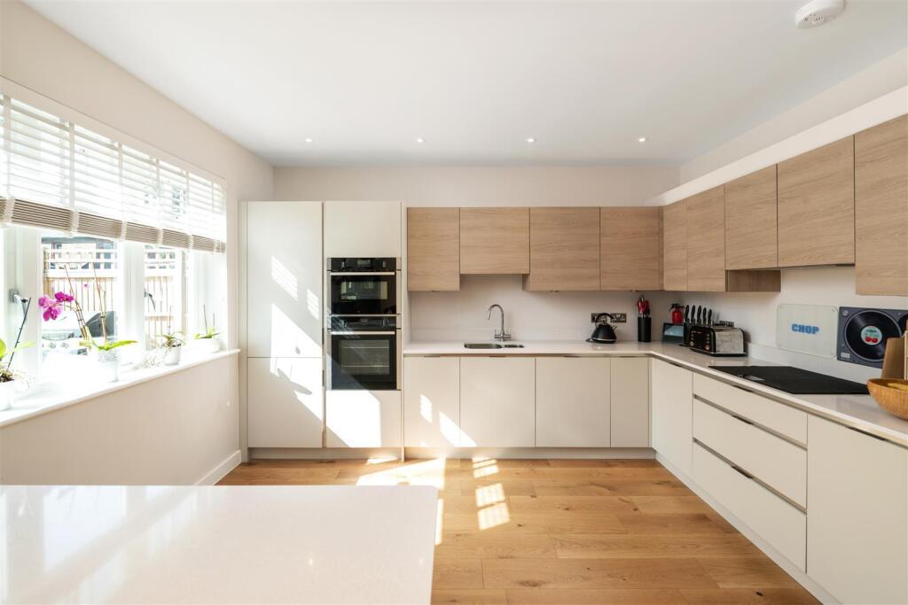 Astor Gardens, Horley, Surrey, RH6