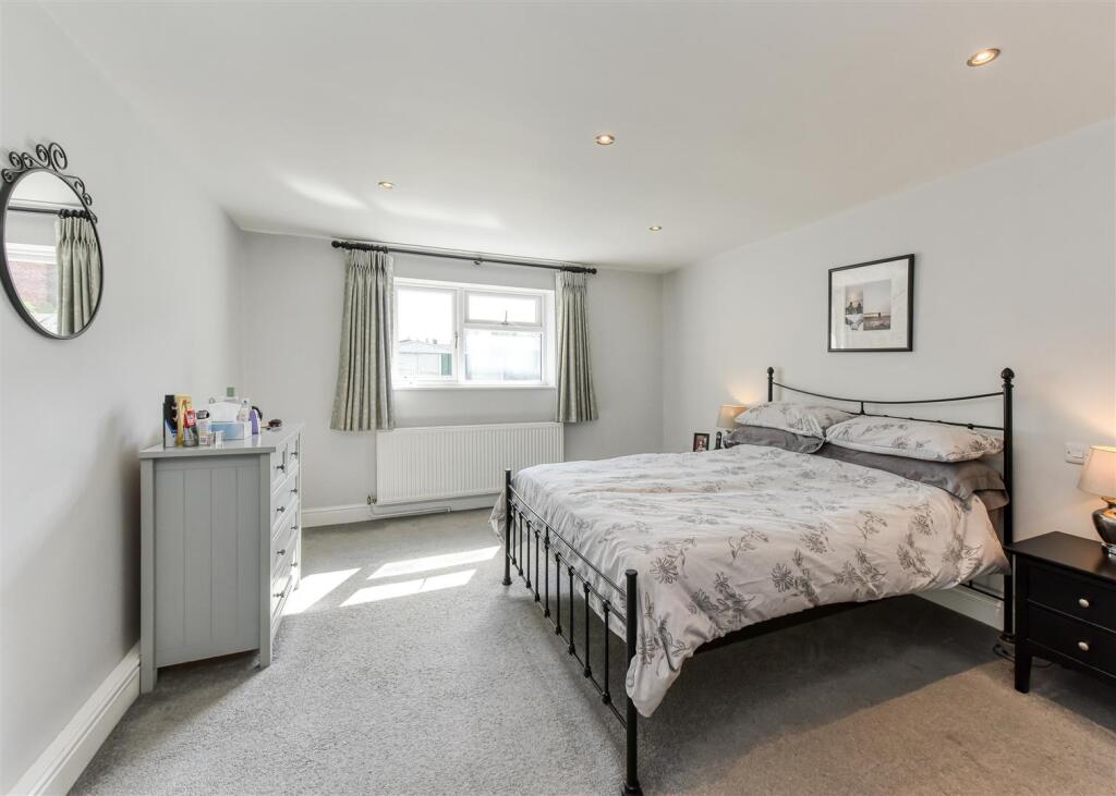 72 Chillington Drive-bed1.jpg