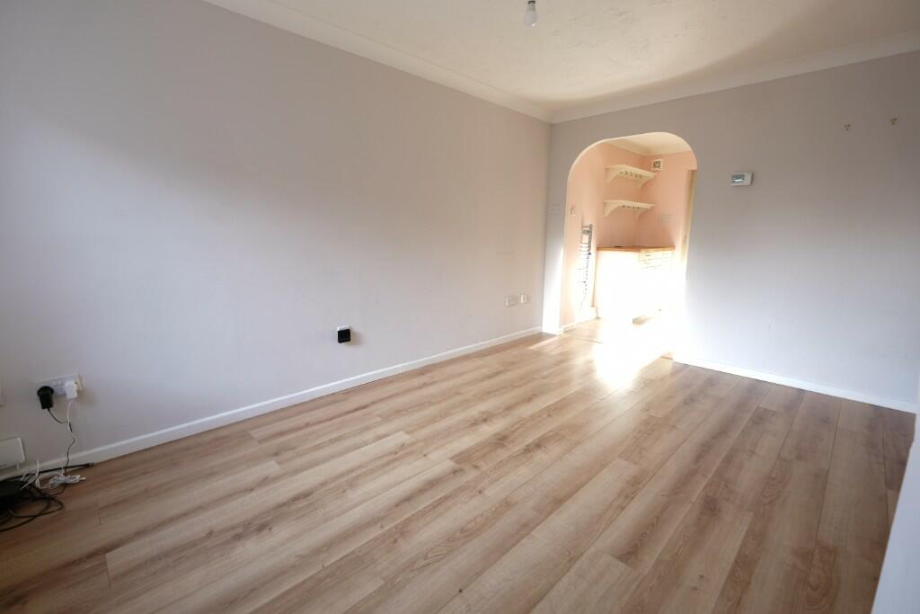SITTING/DINING ROOM