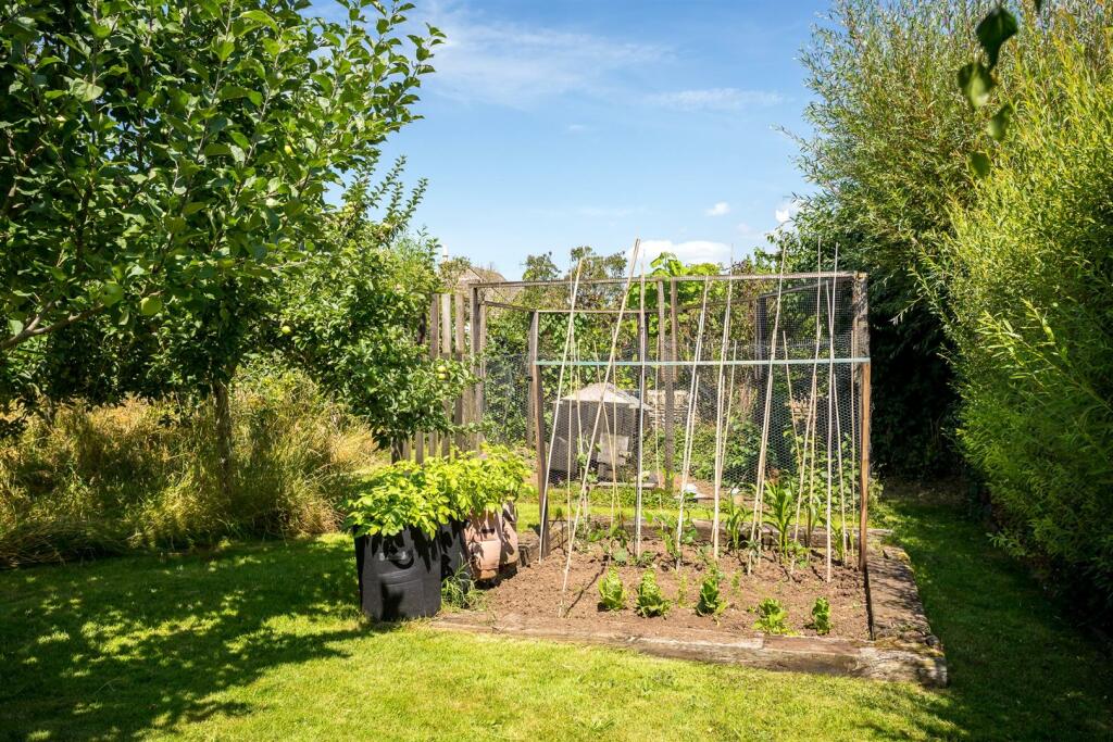 31 - 3 Manor Farm Cottages - GL7 7AL - Web.jpg