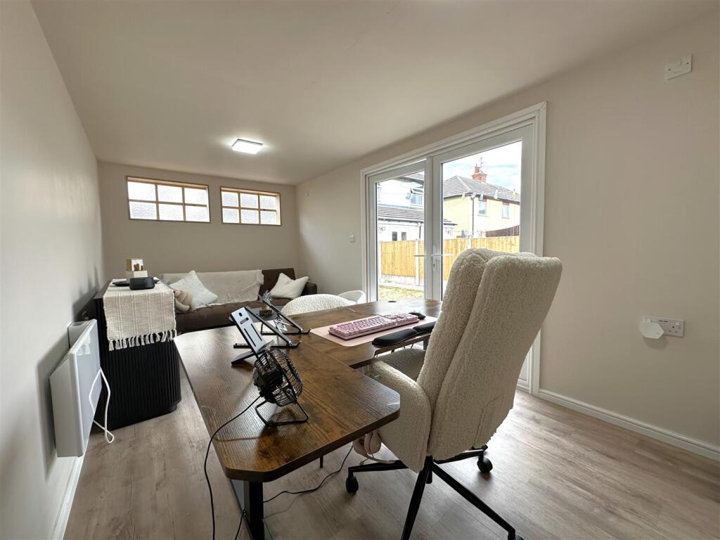 Internal: Home Office 862