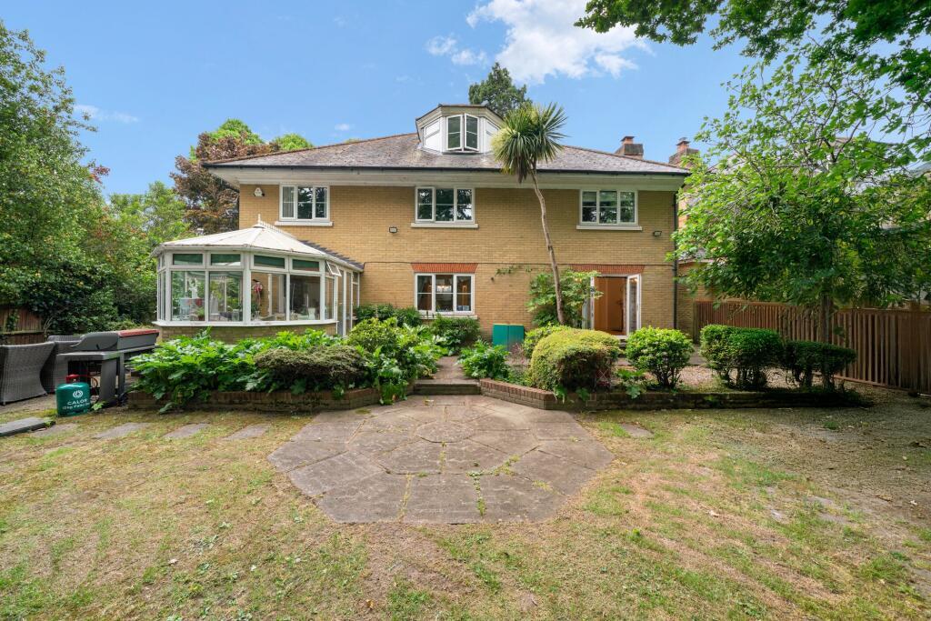 11 St David¿s Drive, Englefield Green, Egham, Surrey, TW20 0BA