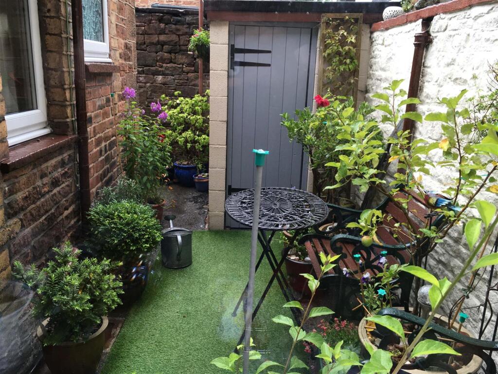 24 Howard Street Vendor a.jpg