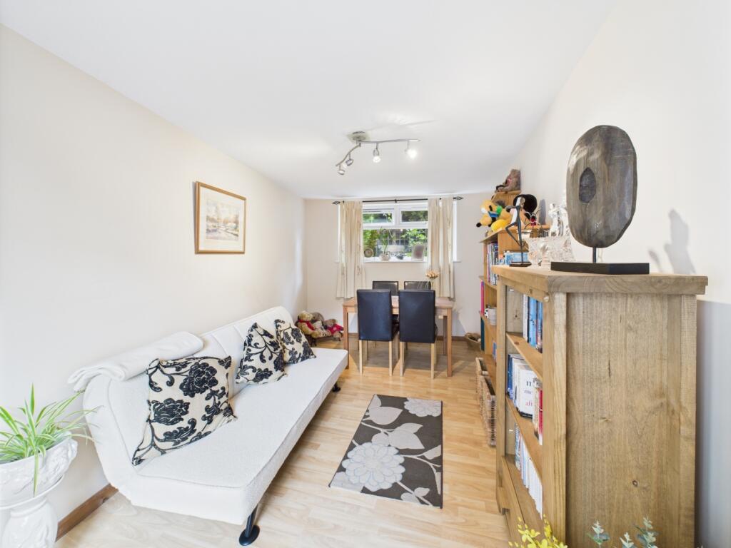 CAM01740G0-PR0428-STILL014