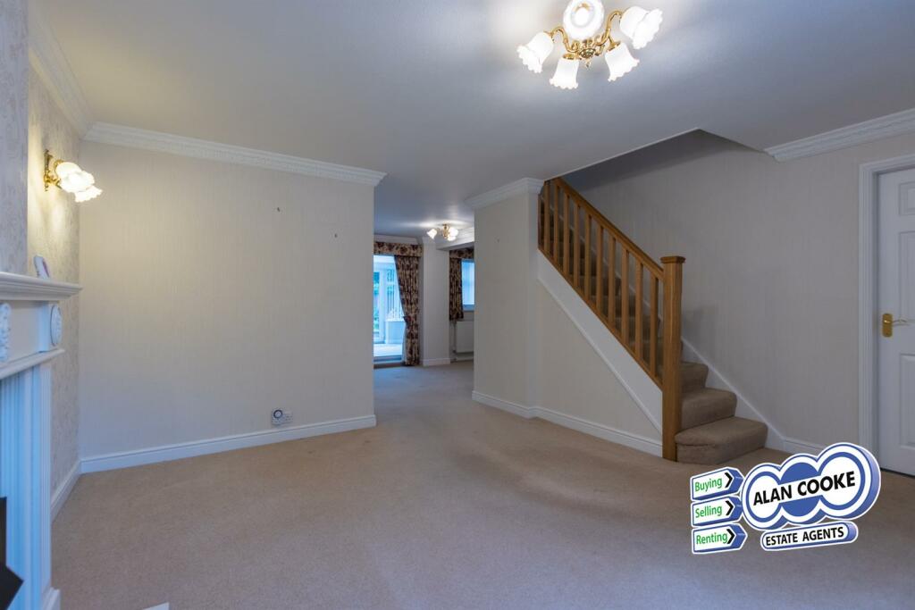 OPEN PLAN LOUNGE &amp; DINING ROOM