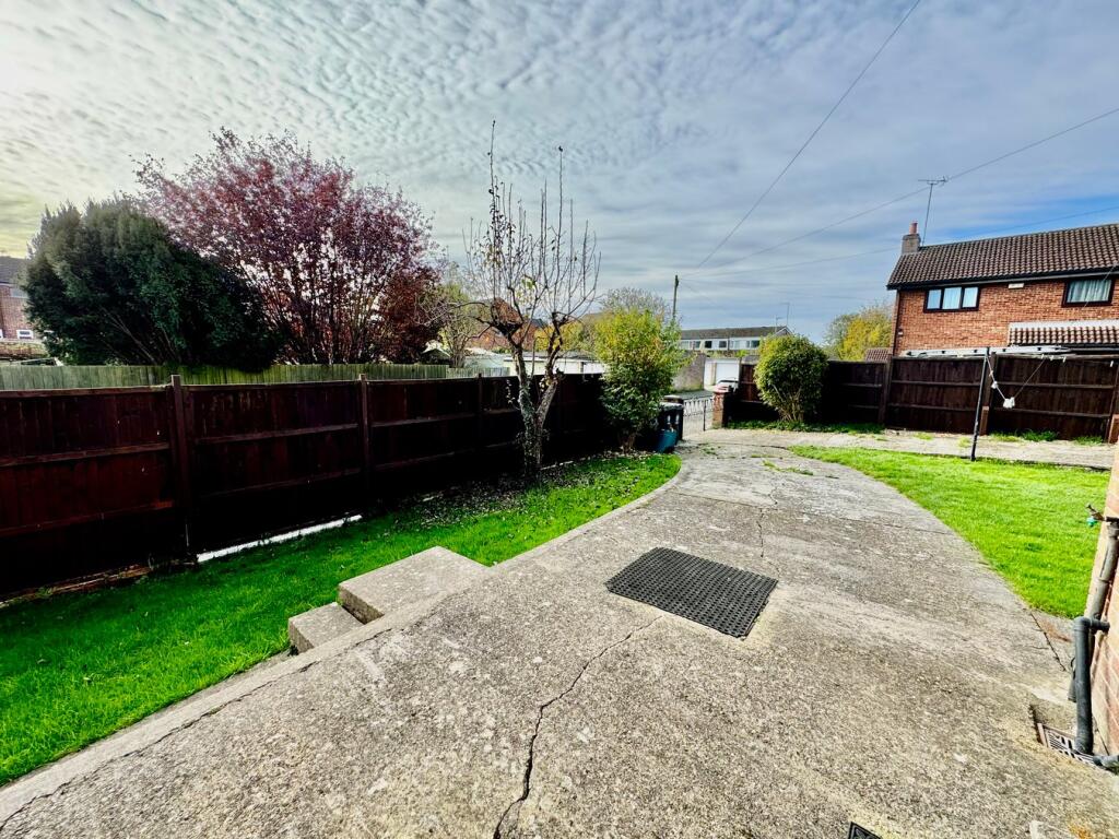 Side Garden &amp; Driveway 