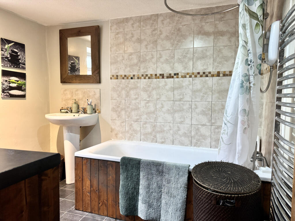 Family Bathroom/Utility Room