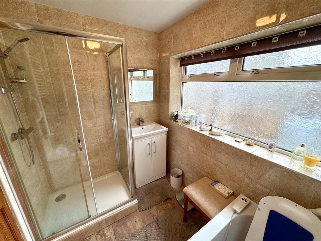 FAMILY BATHROOM