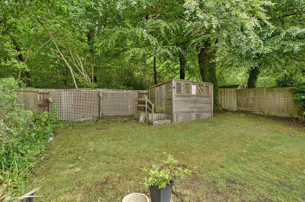 1301904-5-683f2cc...