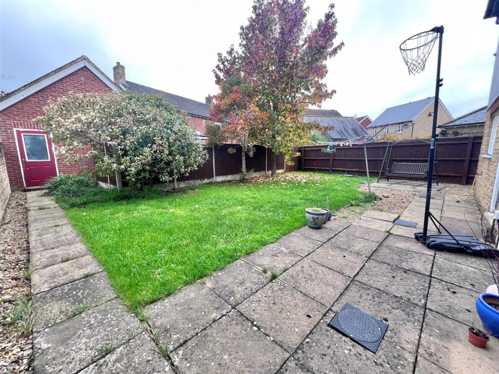 Rear garden 2.jpg