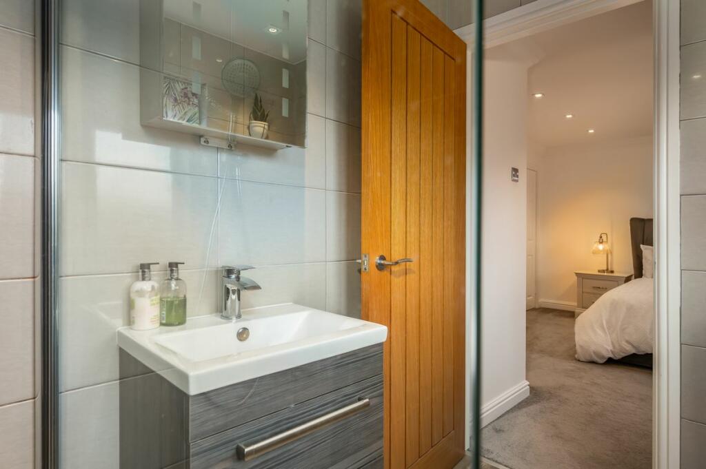 Bedroom Three ensuite