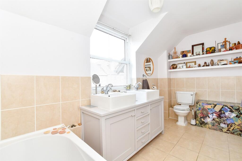 En-Suite Bathroom