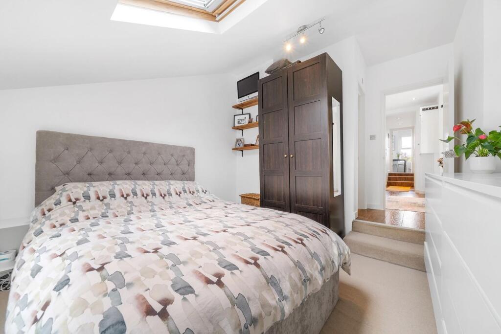 Bedroom 1 (3).jpg
