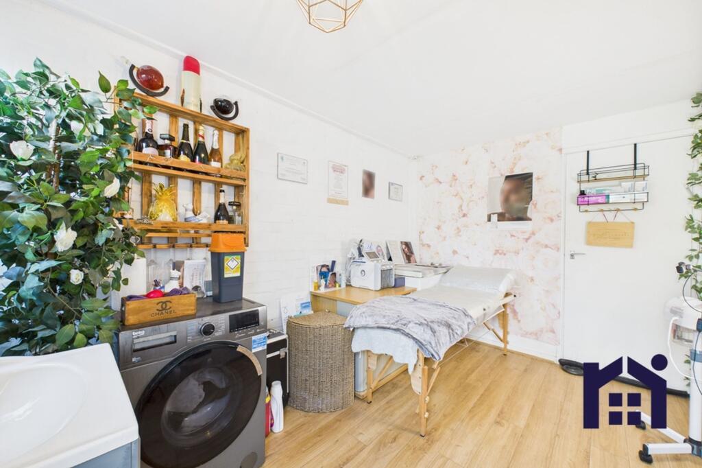 Utility/studio
