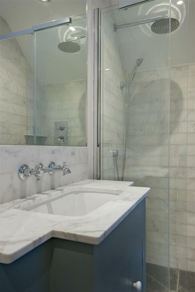 5 The Colony - Master En-suite.jpg