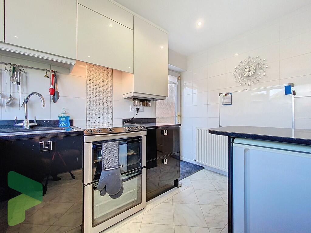 Fully fitted kitc...