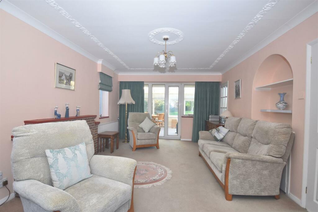 Sitting room 1.jpg
