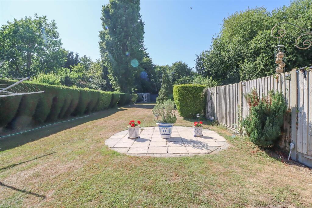 111 RUNWELL ROAD GARDEN-4.jpg