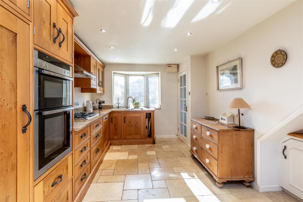 Brean Down Ave, Henleaze Kitchen 7.jpg