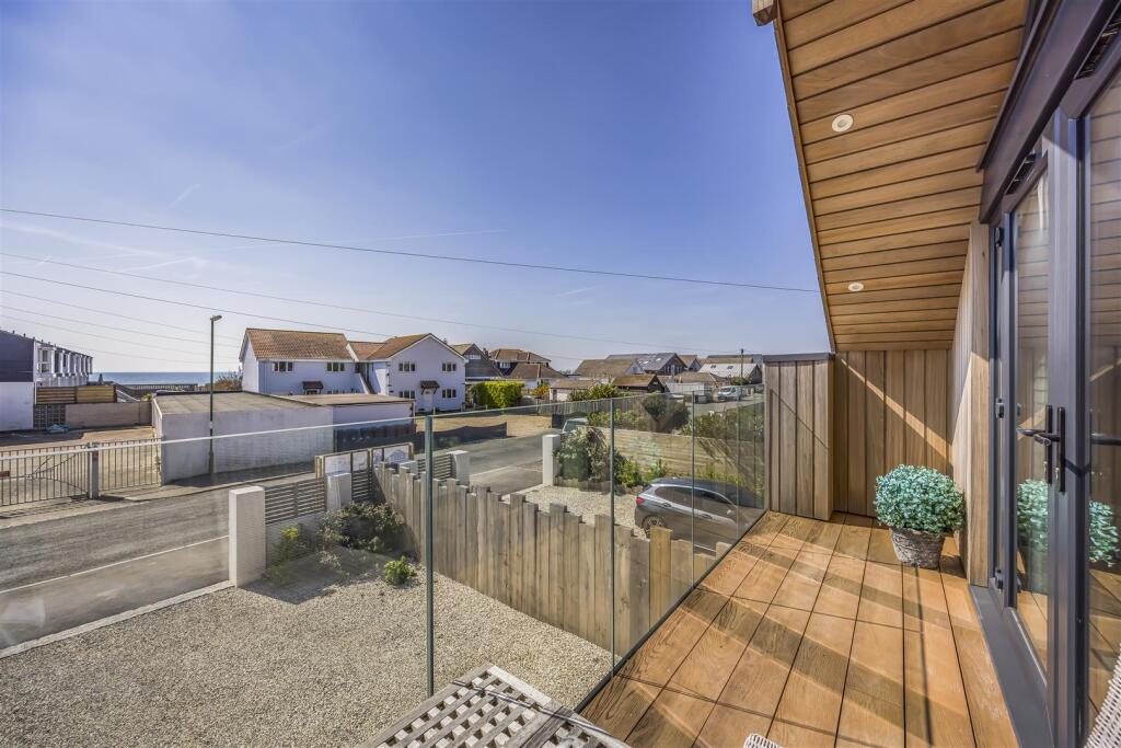 45 East Bracklesham Drive, Bracklesham Bay-Portico