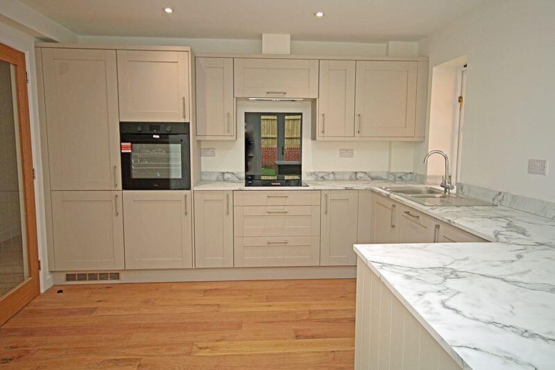 Kitchen with integrated applicances