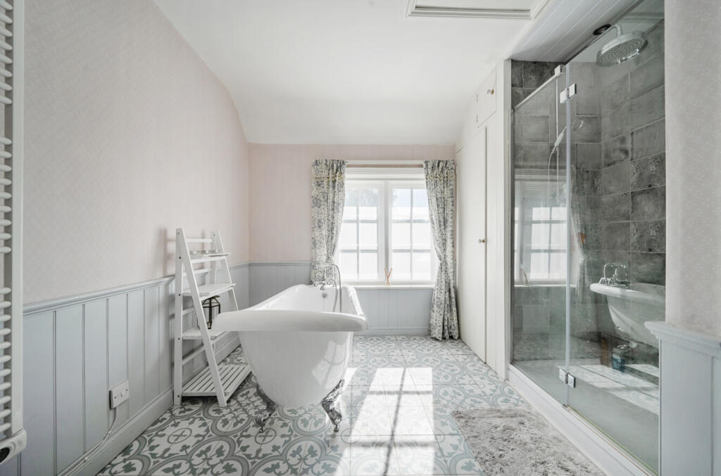 1287638-33-68277df5cc081-ARW1287638-33-68277df5cc0