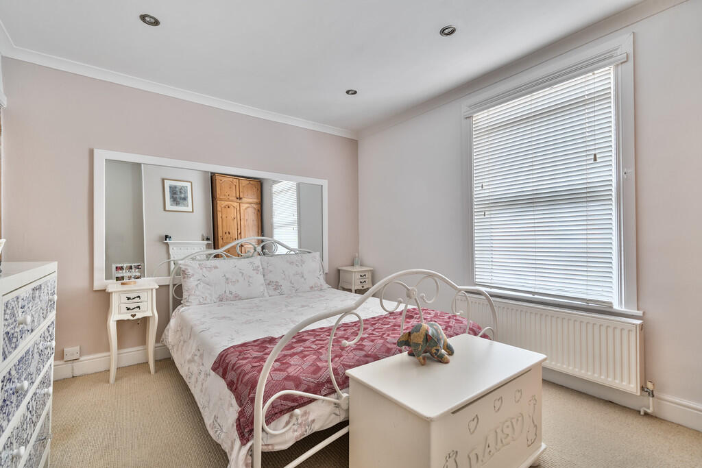 1326924-9-687914f...