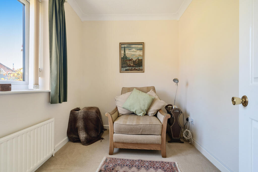 Office / Bedroom 5