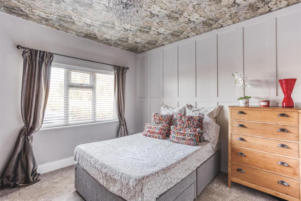 ground floor bed 1.jpg