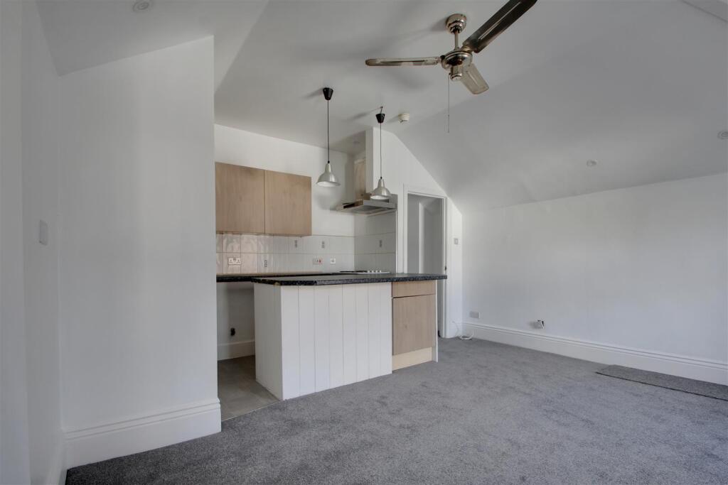 Lounge Kitchen