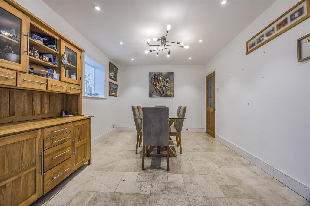 2 Firpiece, Forestside Road, Rowland¿s Castle-Port